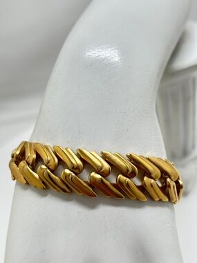 Monet, Vintage Gold Chevron Link Bracelet